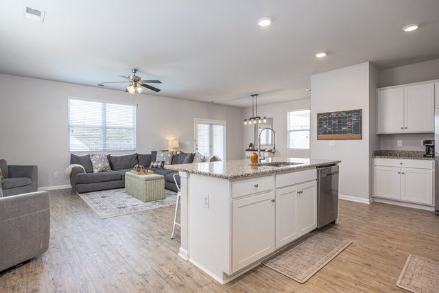 717 Prominence Rd, Columbia, TN 38401