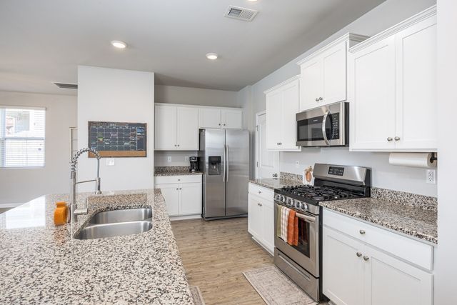 717 Prominence Rd, Columbia, TN 38401