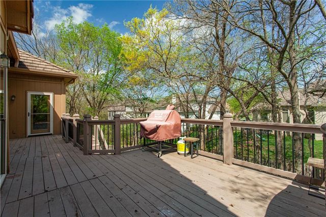 608 NE Sundown Drive, Lee's Summit, MO 64064