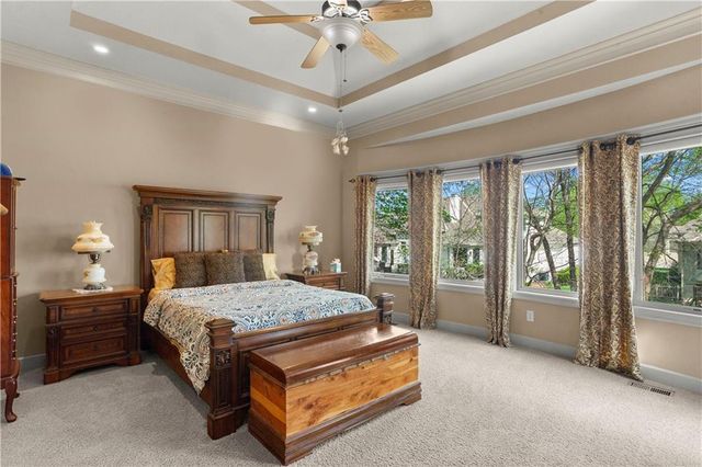 608 NE Sundown Drive, Lee's Summit, MO 64064