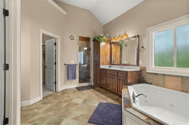 608 NE Sundown Drive, Lee's Summit, MO 64064