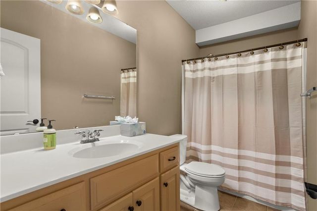 608 NE Sundown Drive, Lee's Summit, MO 64064