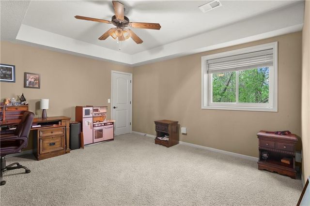 608 NE Sundown Drive, Lee's Summit, MO 64064