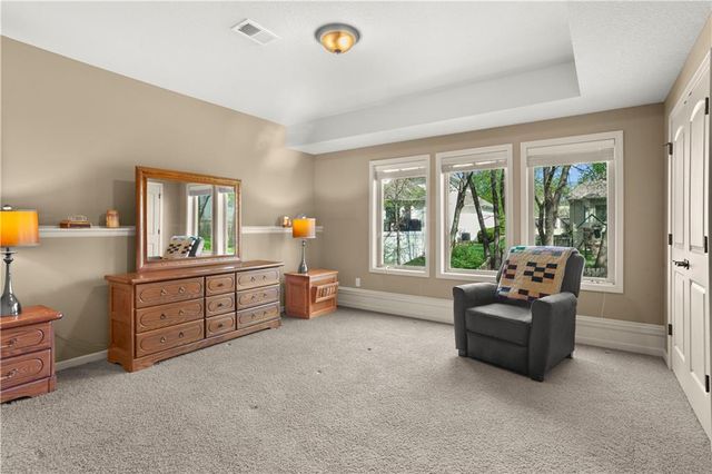 608 NE Sundown Drive, Lee's Summit, MO 64064