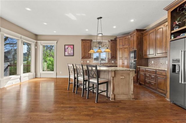 608 NE Sundown Drive, Lee's Summit, MO 64064