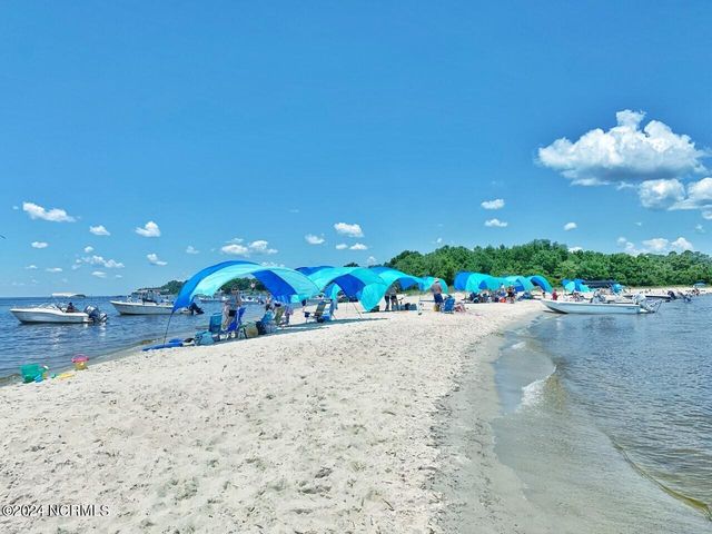 232 N Brightleaf Drive, Minnesott Beach, NC 28510