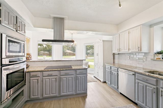 5 Rushing Creek Court, Trophy Club, TX 76262