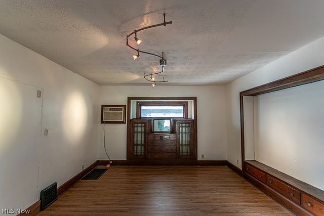 154 S Schenley Avenue, Youngstown, OH 44509