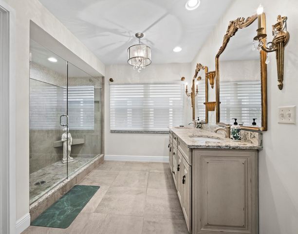 3435 WINDING OAKS DRIVE 18, Longboat Key, FL 34228