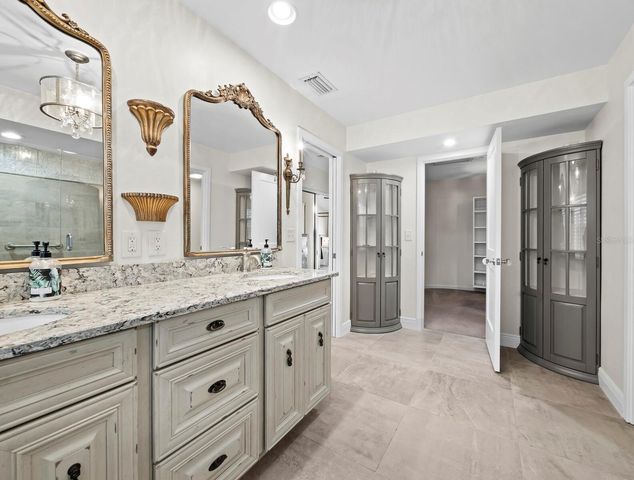 3435 WINDING OAKS DRIVE 18, Longboat Key, FL 34228