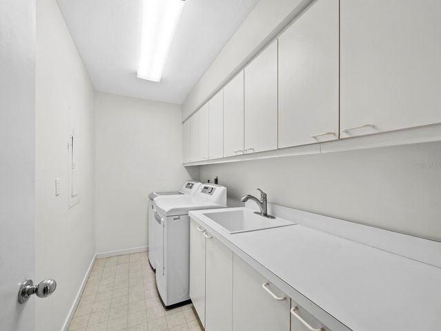 3435 WINDING OAKS DRIVE 18, Longboat Key, FL 34228