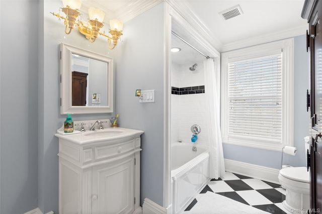 59 Purdy Lane, Amityville, NY 11701