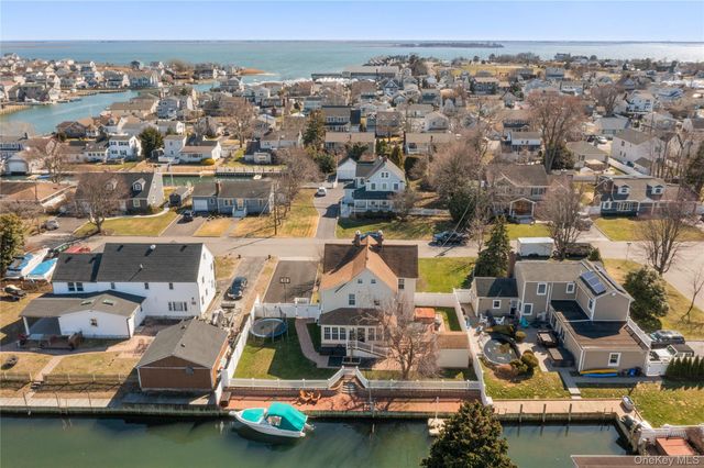 59 Purdy Lane, Amityville, NY 11701