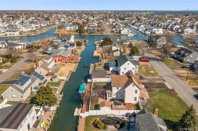 59 Purdy Lane, Amityville, NY 11701