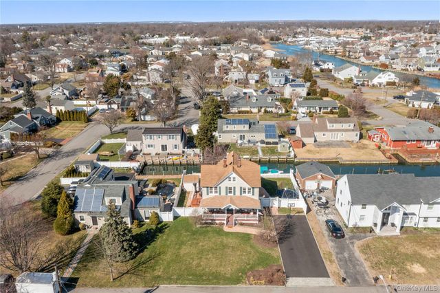 59 Purdy Lane, Amityville, NY 11701