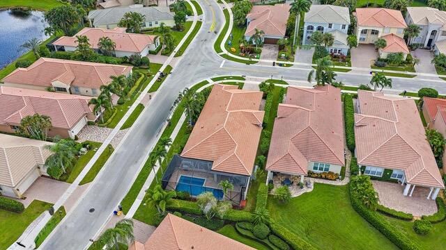 101 Casa Grande Court, Palm Beach Gardens, FL 33418