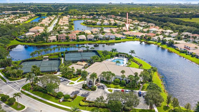 101 Casa Grande Court, Palm Beach Gardens, FL 33418