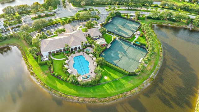 101 Casa Grande Court, Palm Beach Gardens, FL 33418