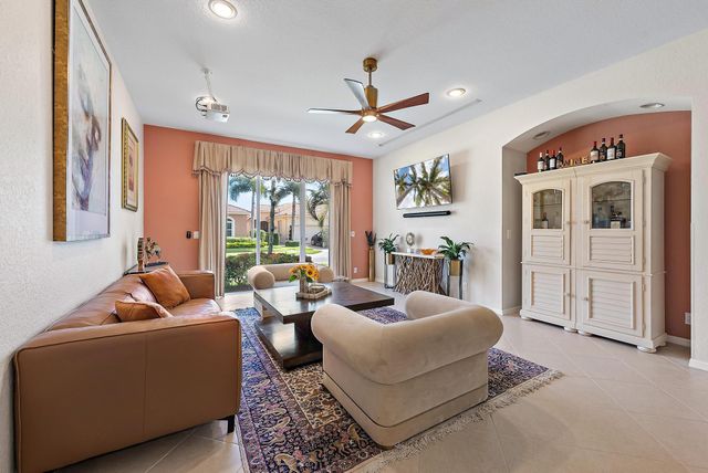 101 Casa Grande Court, Palm Beach Gardens, FL 33418