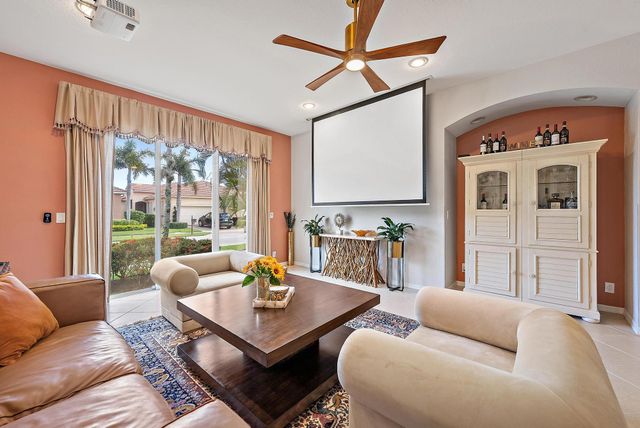 101 Casa Grande Court, Palm Beach Gardens, FL 33418