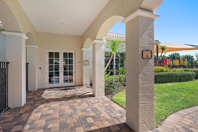 101 Casa Grande Court, Palm Beach Gardens, FL 33418
