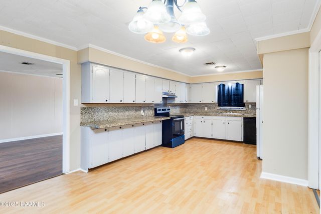 2112 Carmel Drive, Lafayette, LA 70501