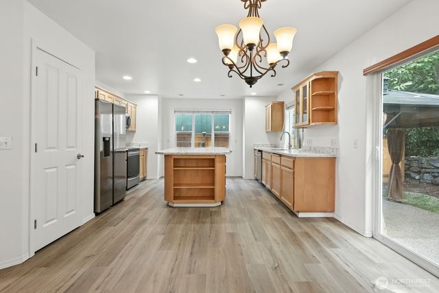 18919 Eastwood Avenue E, Puyallup, WA 98375