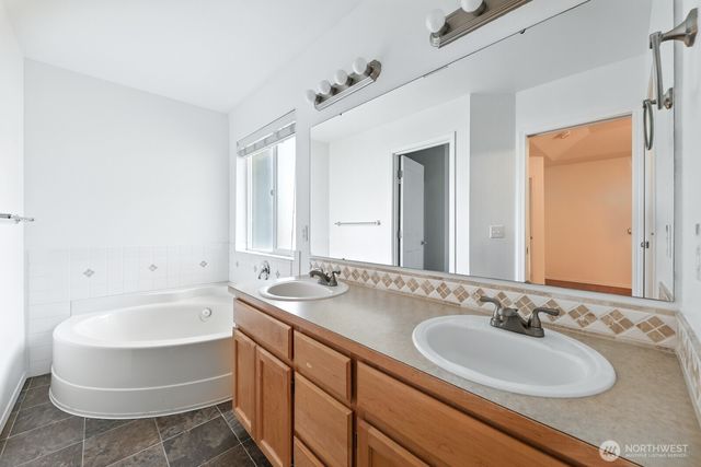 18919 Eastwood Avenue E, Puyallup, WA 98375