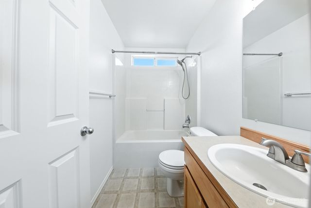 18919 Eastwood Avenue E, Puyallup, WA 98375