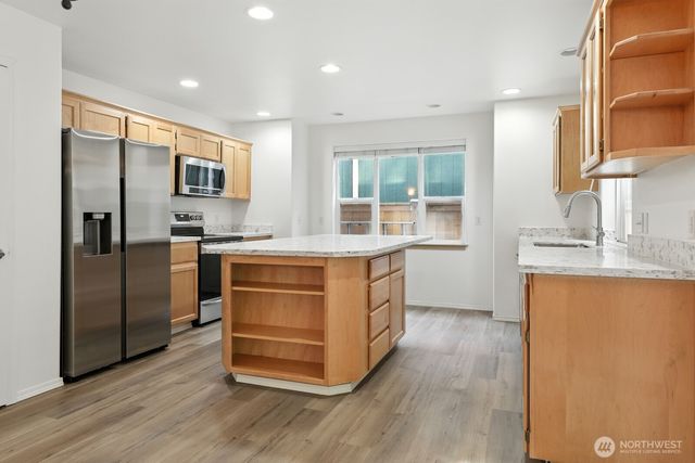 18919 Eastwood Avenue E, Puyallup, WA 98375