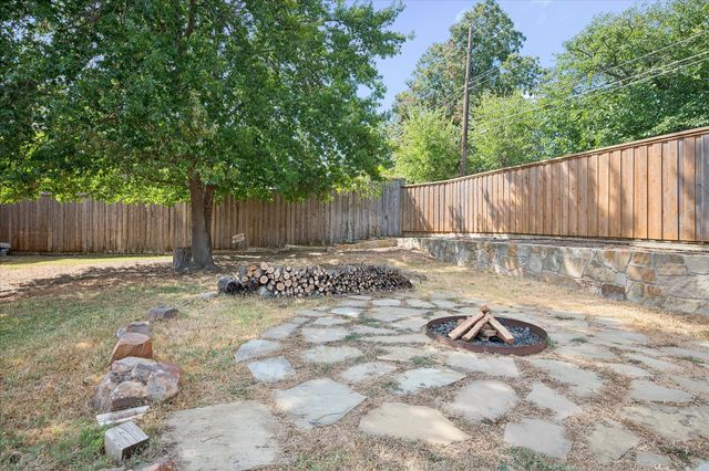 1211 Laguna Place, Carrollton, TX 75006