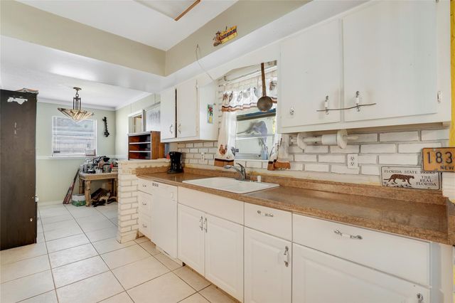 2424 1st Place, Vero Beach, FL 32962