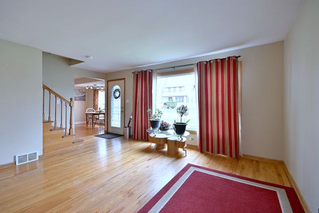 1495 E ALGONQUIN Road, Des Plaines, IL 60016