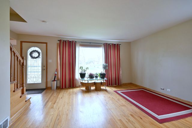 1495 E ALGONQUIN Road, Des Plaines, IL 60016