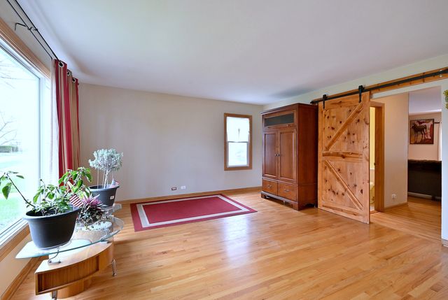 1495 E ALGONQUIN Road, Des Plaines, IL 60016