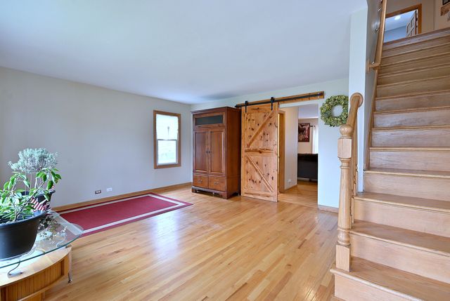 1495 E ALGONQUIN Road, Des Plaines, IL 60016