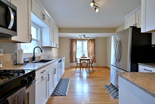 1495 E ALGONQUIN Road, Des Plaines, IL 60016