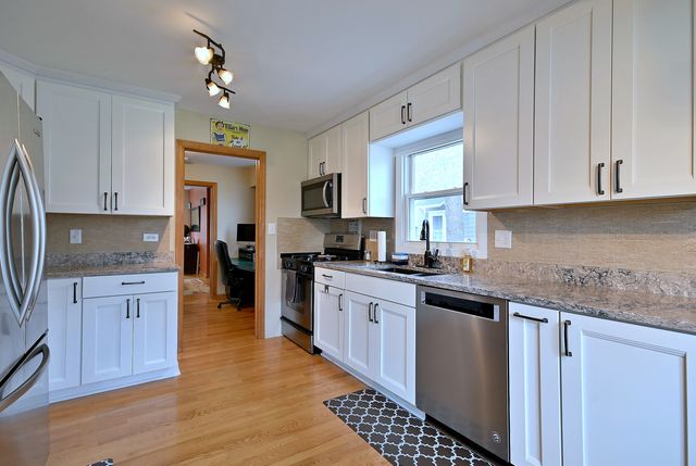 1495 E ALGONQUIN Road, Des Plaines, IL 60016