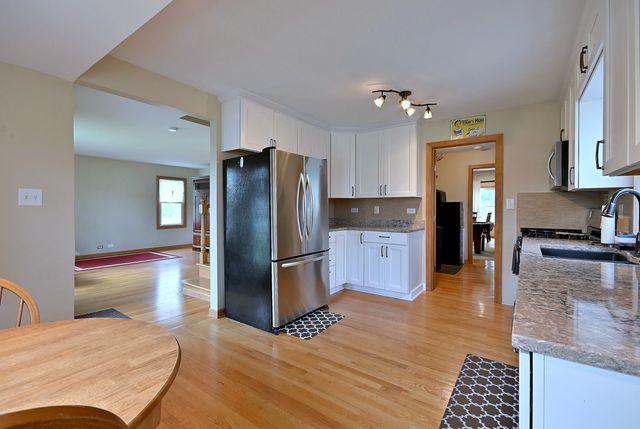 1495 E ALGONQUIN Road, Des Plaines, IL 60016