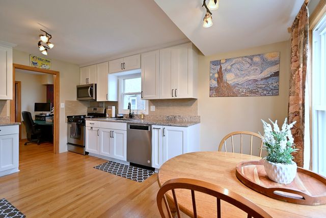 1495 E ALGONQUIN Road, Des Plaines, IL 60016