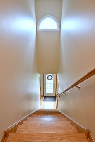 1495 E ALGONQUIN Road, Des Plaines, IL 60016