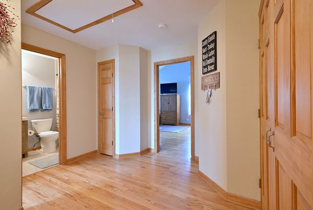 1495 E ALGONQUIN Road, Des Plaines, IL 60016