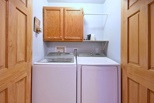 1495 E ALGONQUIN Road, Des Plaines, IL 60016