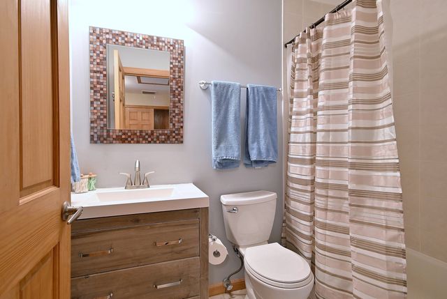 1495 E ALGONQUIN Road, Des Plaines, IL 60016