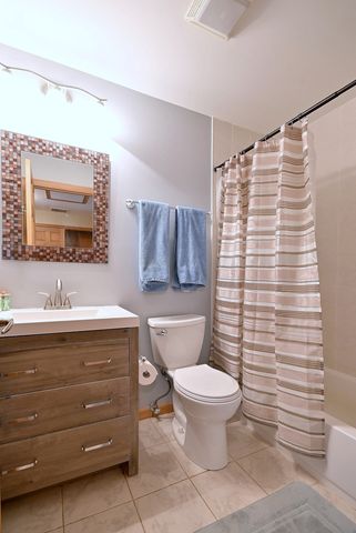 1495 E ALGONQUIN Road, Des Plaines, IL 60016