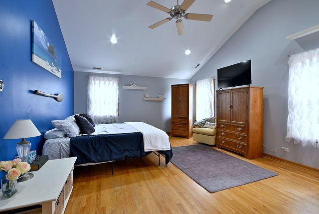 1495 E ALGONQUIN Road, Des Plaines, IL 60016