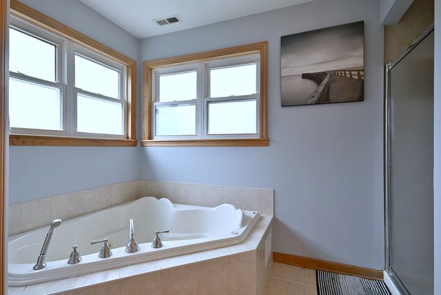 1495 E ALGONQUIN Road, Des Plaines, IL 60016