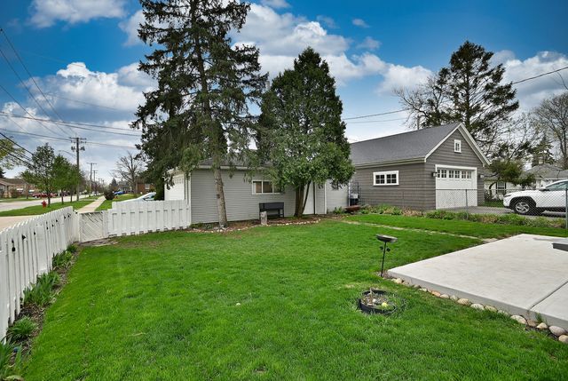 1495 E ALGONQUIN Road, Des Plaines, IL 60016