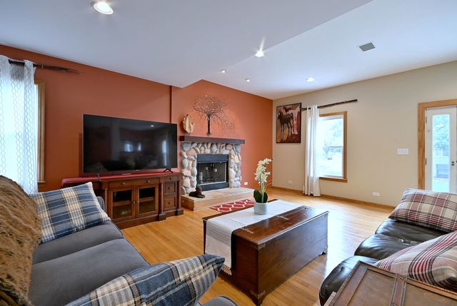 1495 E ALGONQUIN Road, Des Plaines, IL 60016