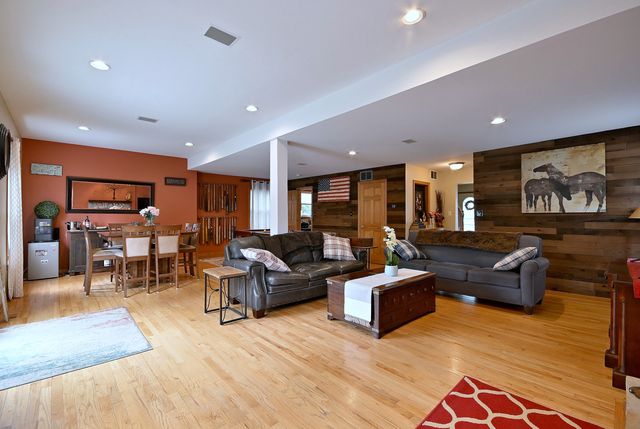 1495 E ALGONQUIN Road, Des Plaines, IL 60016